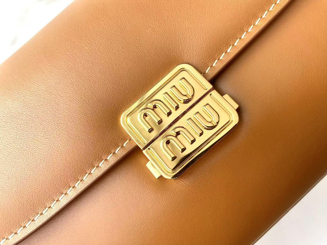 Miu Miu Leather shoulder bag 13.5x24x9cm