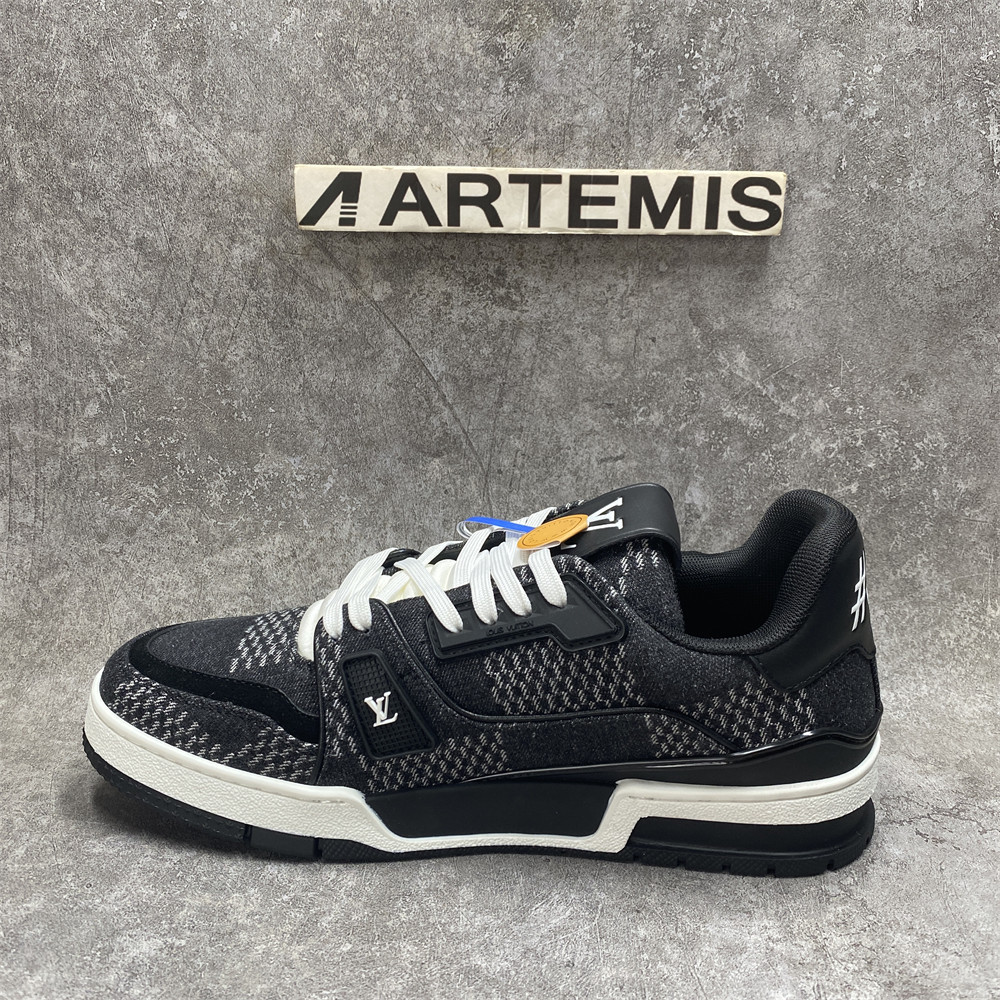 UA LV Trainer Sneaker