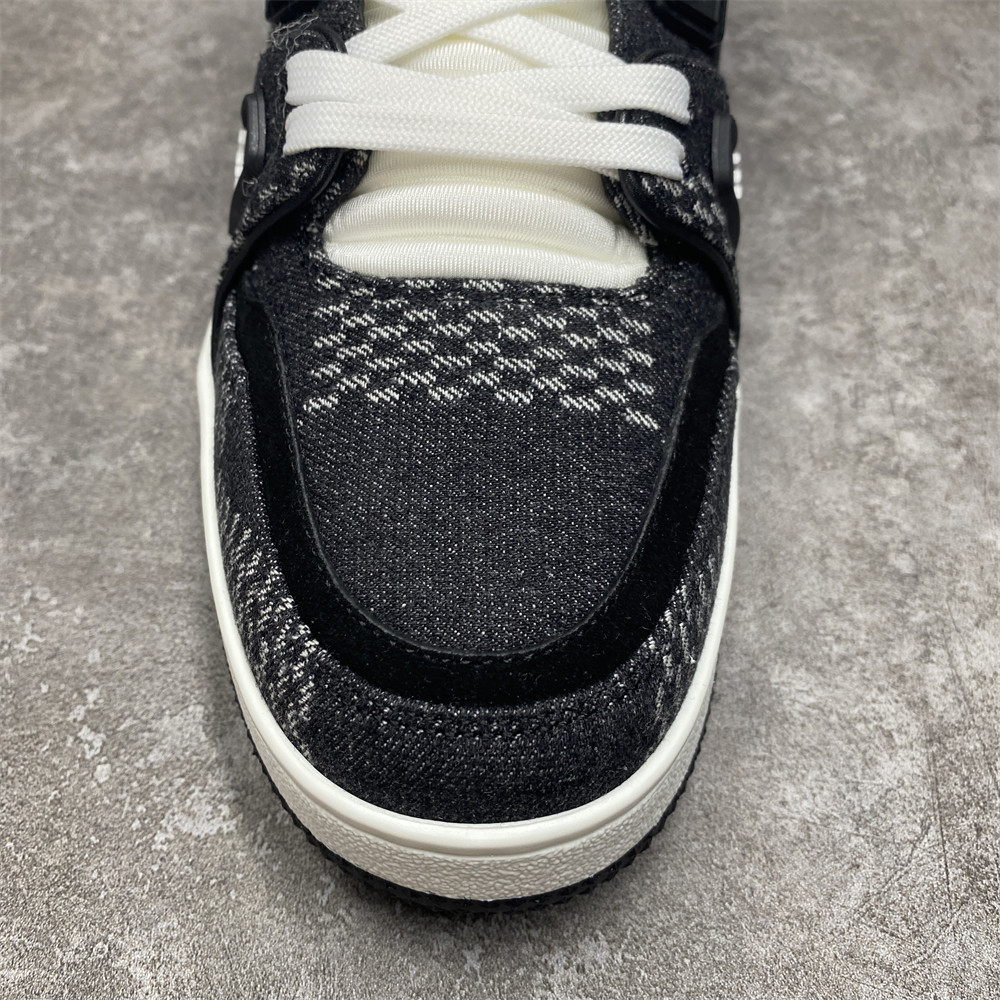 UA LV Trainer Sneaker