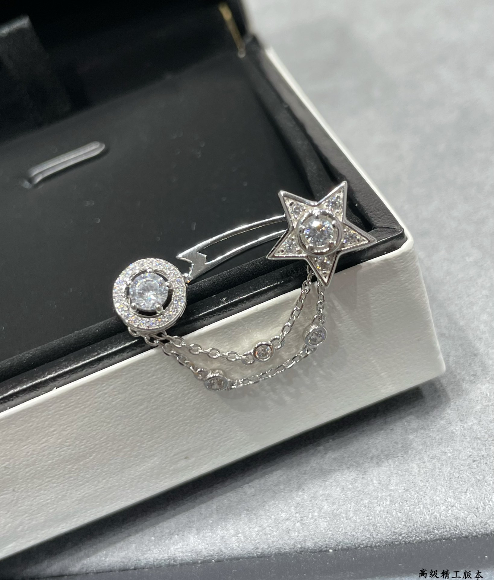 Ch*el star earrings(single)