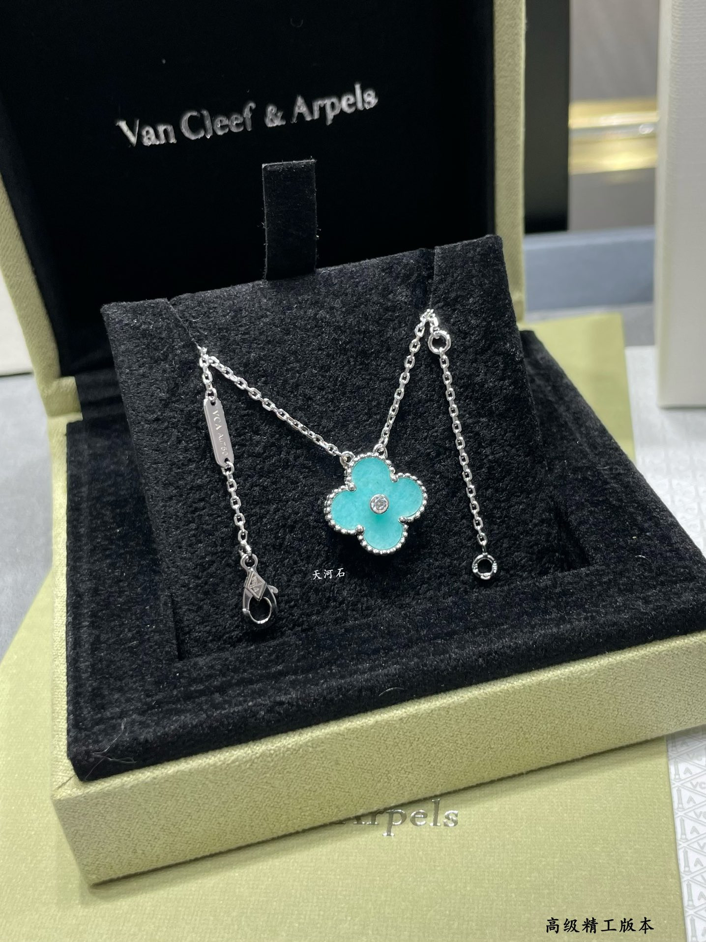 V*N CL*F & arpels medium classic four leaf clover necklace diameter approx 1.5cm chain length approx 40+5cm