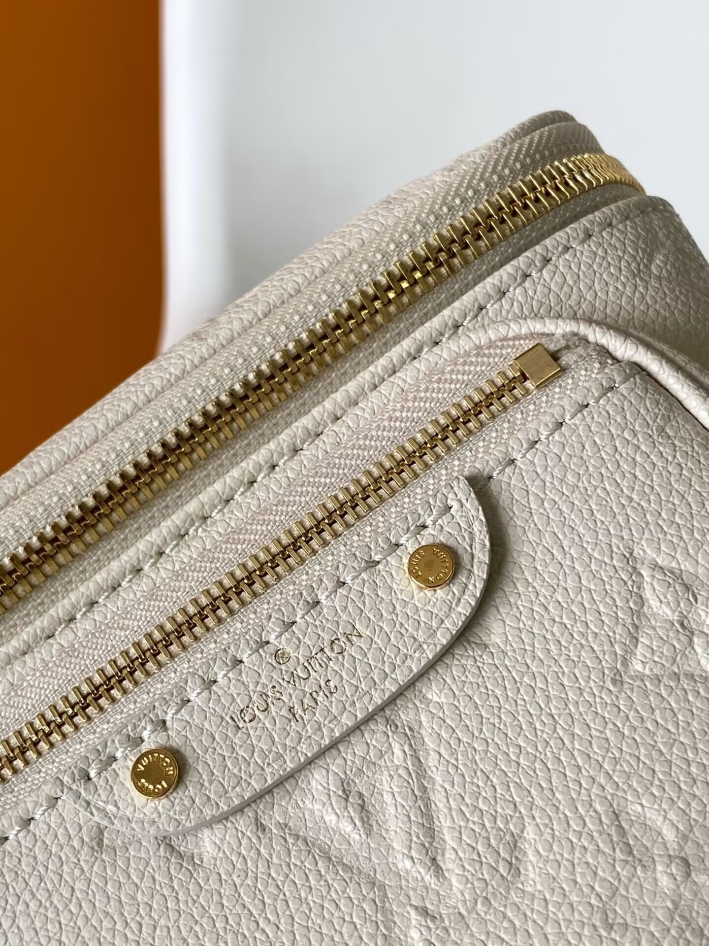 LV Mini Bumbag M83275 17x12x9.5cm