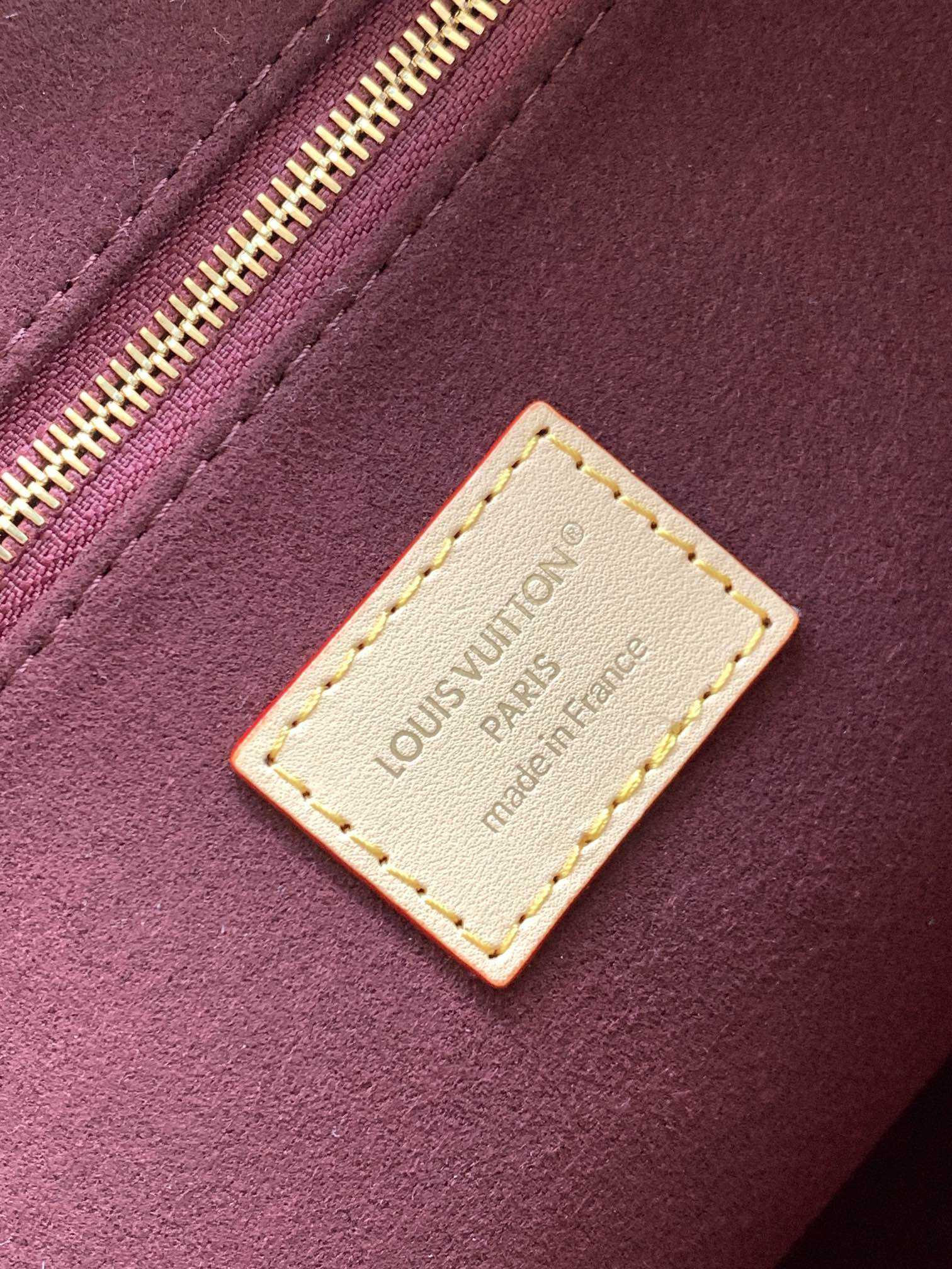 LV Again M25877 53x30x15.5cm