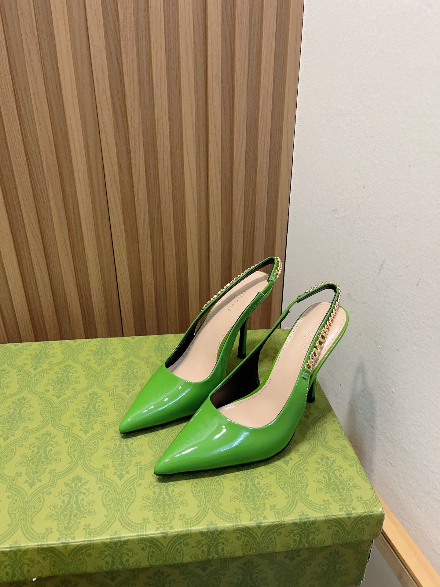 G*u*i signoria slingback pump high