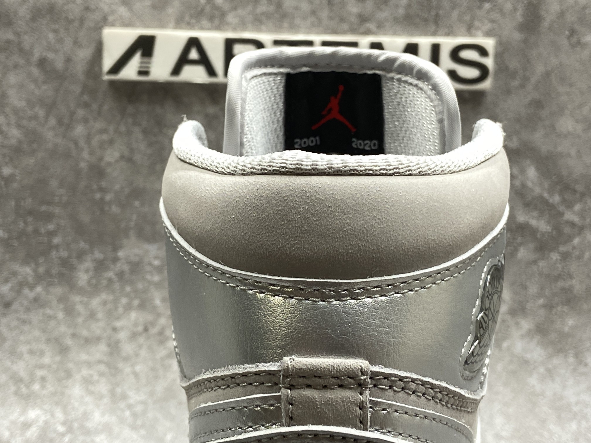 Air Jordan 1 Retro High Silver Anniversary