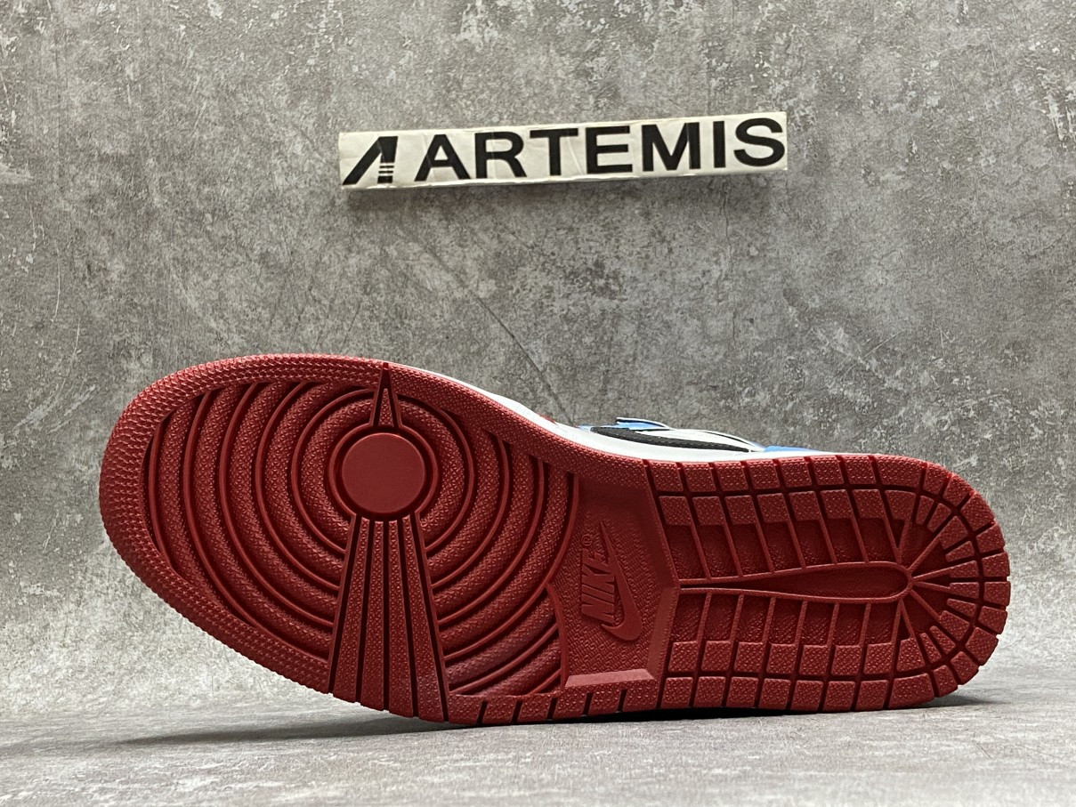 Air Jordan 1 Retro High Fearless UNC Chicago