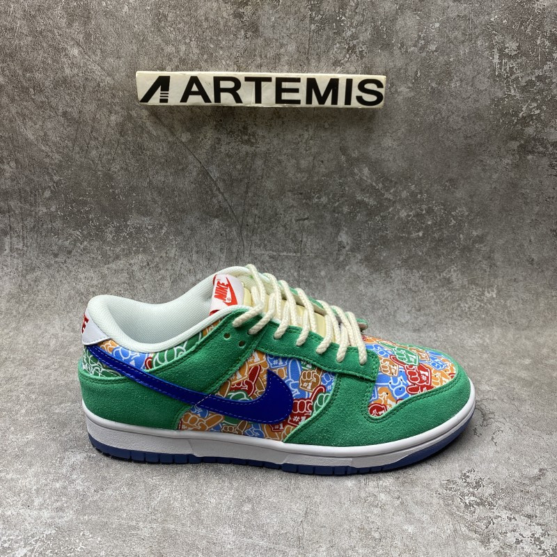 Nike Dunk Low Foam Finger