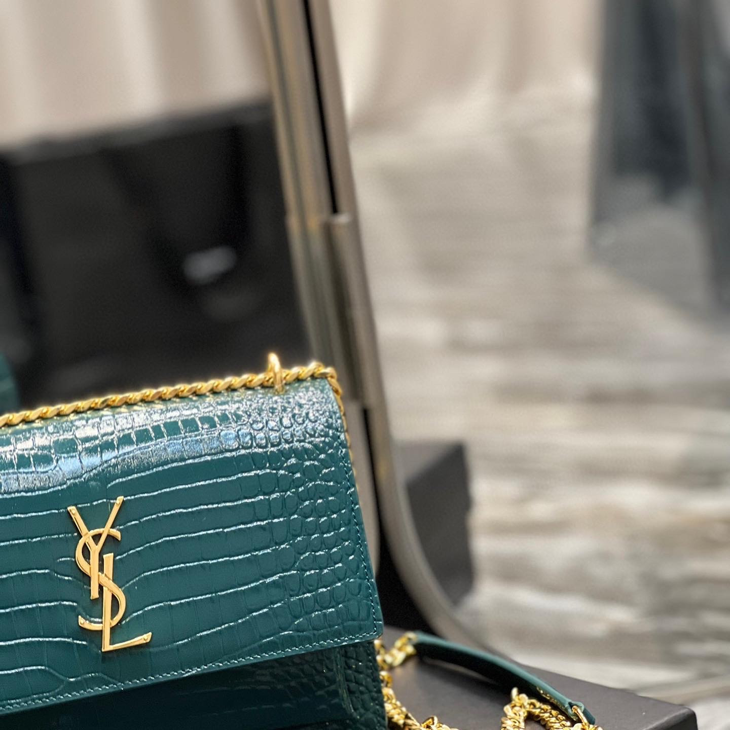 SUNSET MEDIUM CHAIN BAG IN CROCODILE EMBOSSED SHINY LEATHER