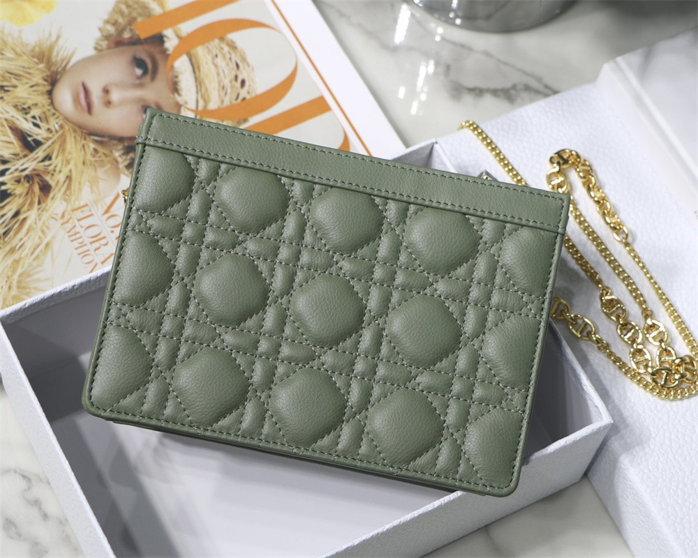 d*or caro zipped pouch with chain green S*pple cannage calfskin 19 x 14 x 4.5 cm