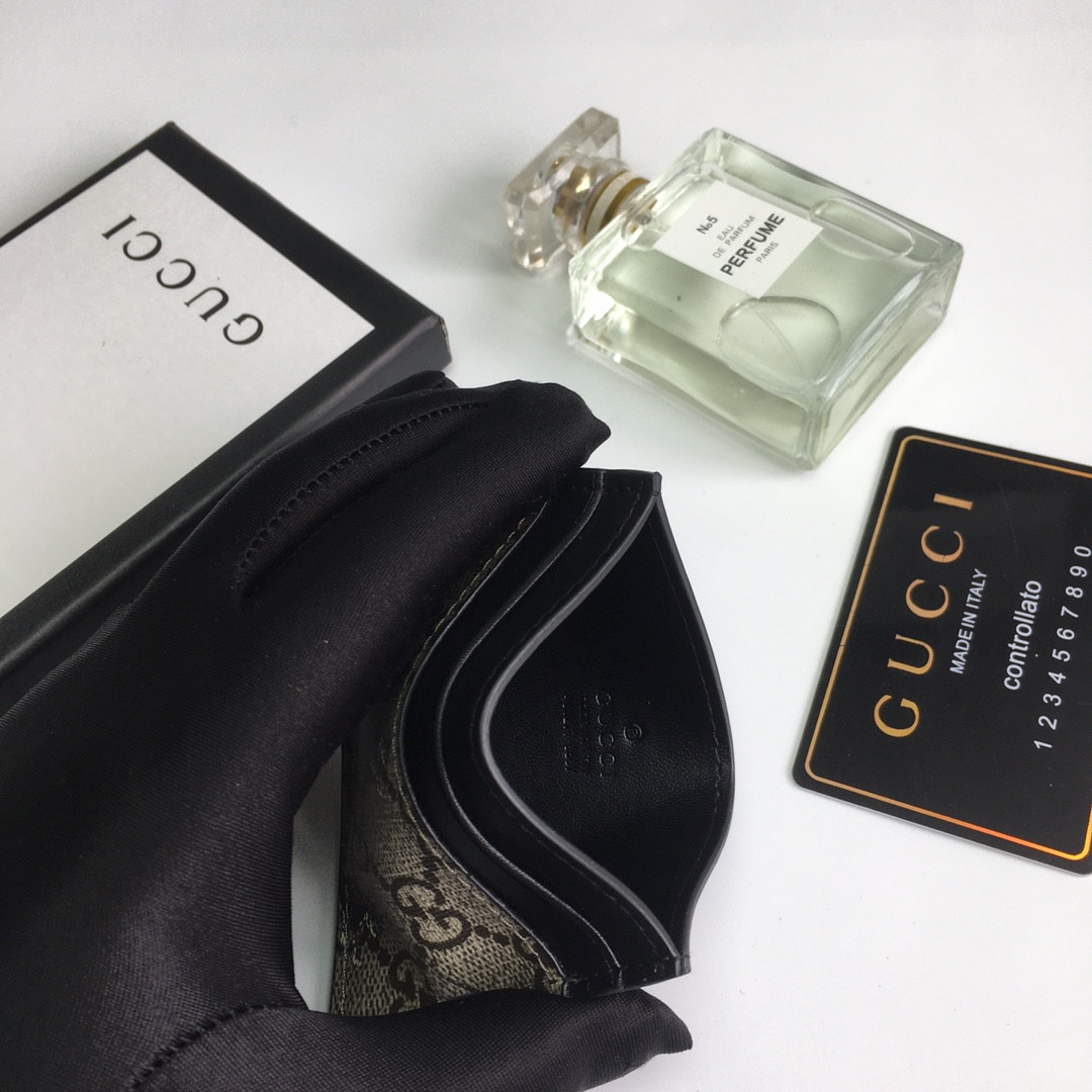 G*u*i gg  card case wallet