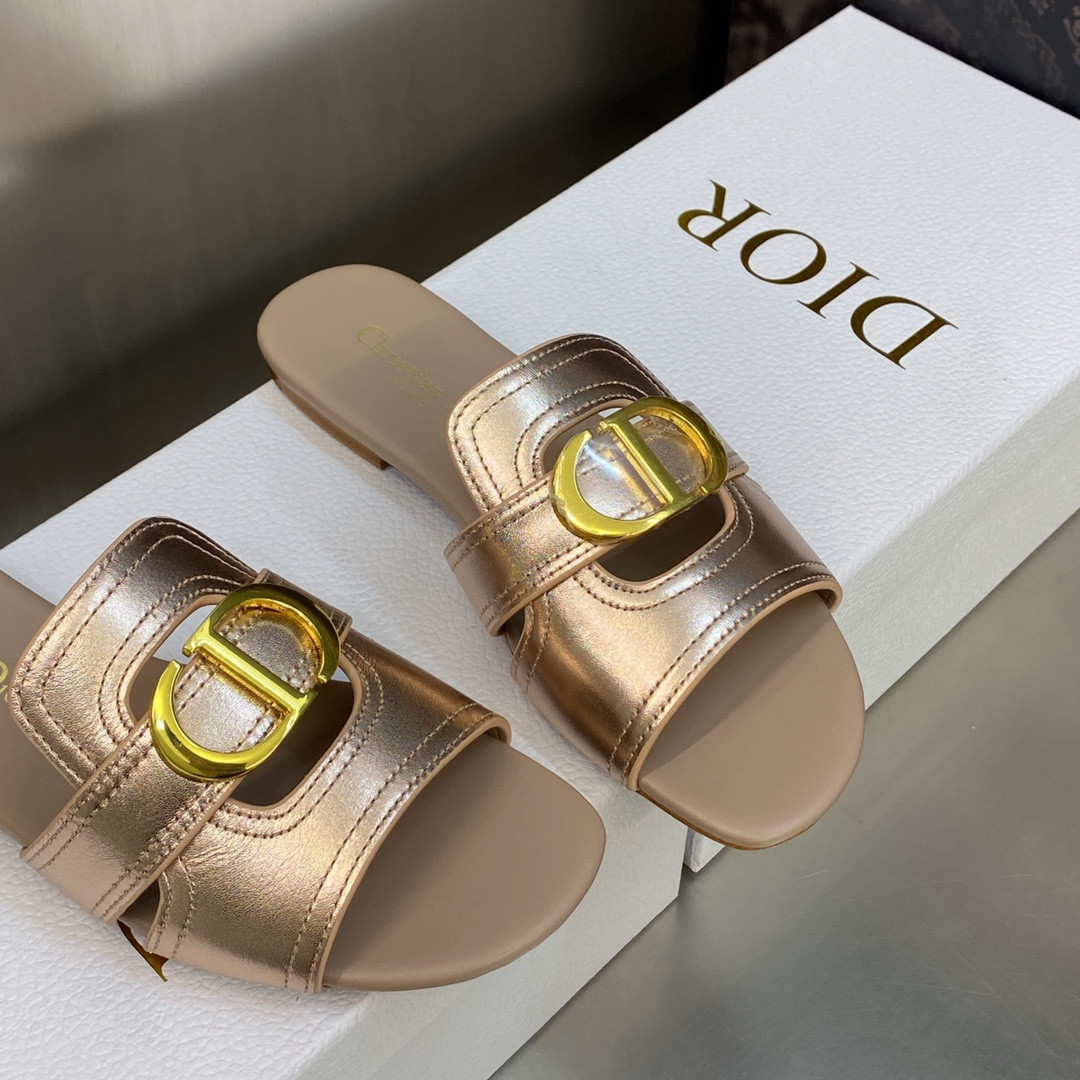 ua D*or 30 montaigne slide