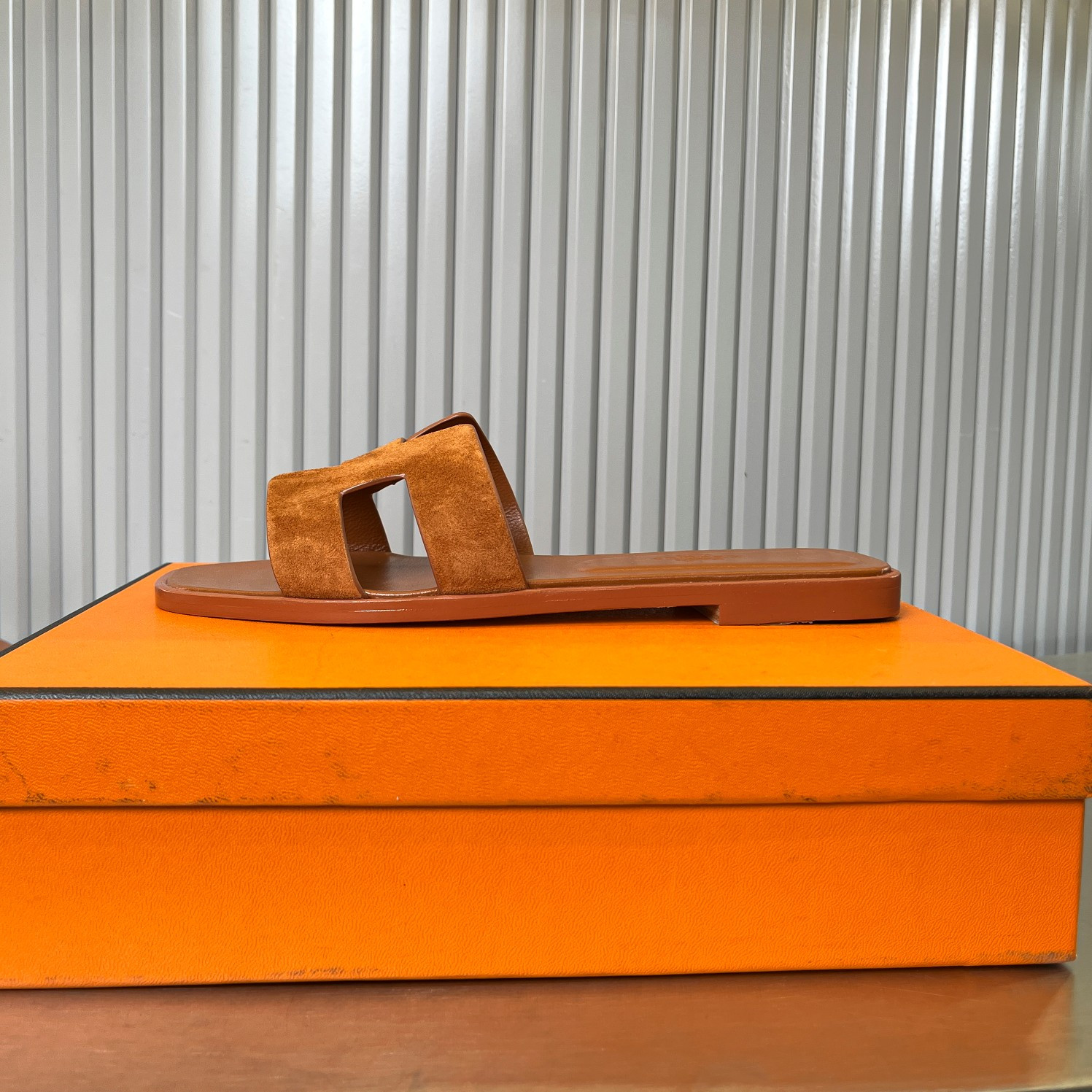 ua H**me5 oran sandal