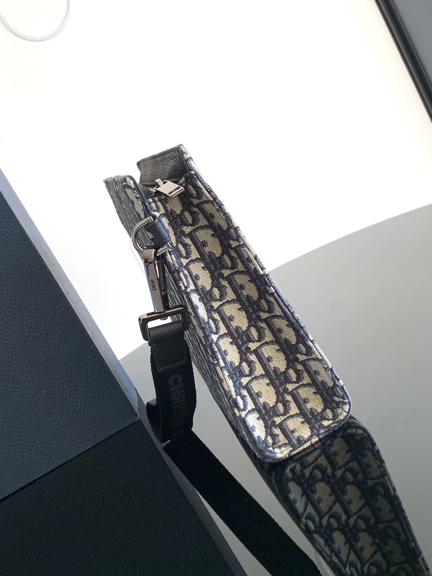 D*or a5 triangle pouch 27 x 19.5 x 6 cm