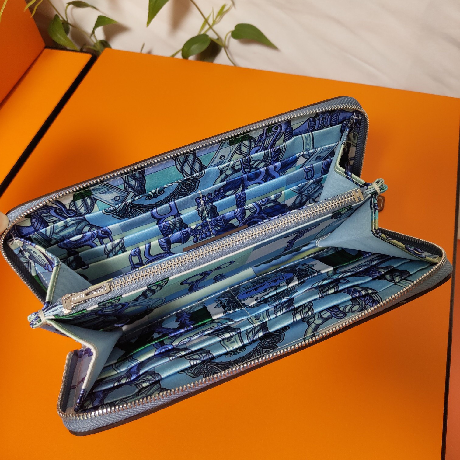 H**me5 long wallet 20x11cm