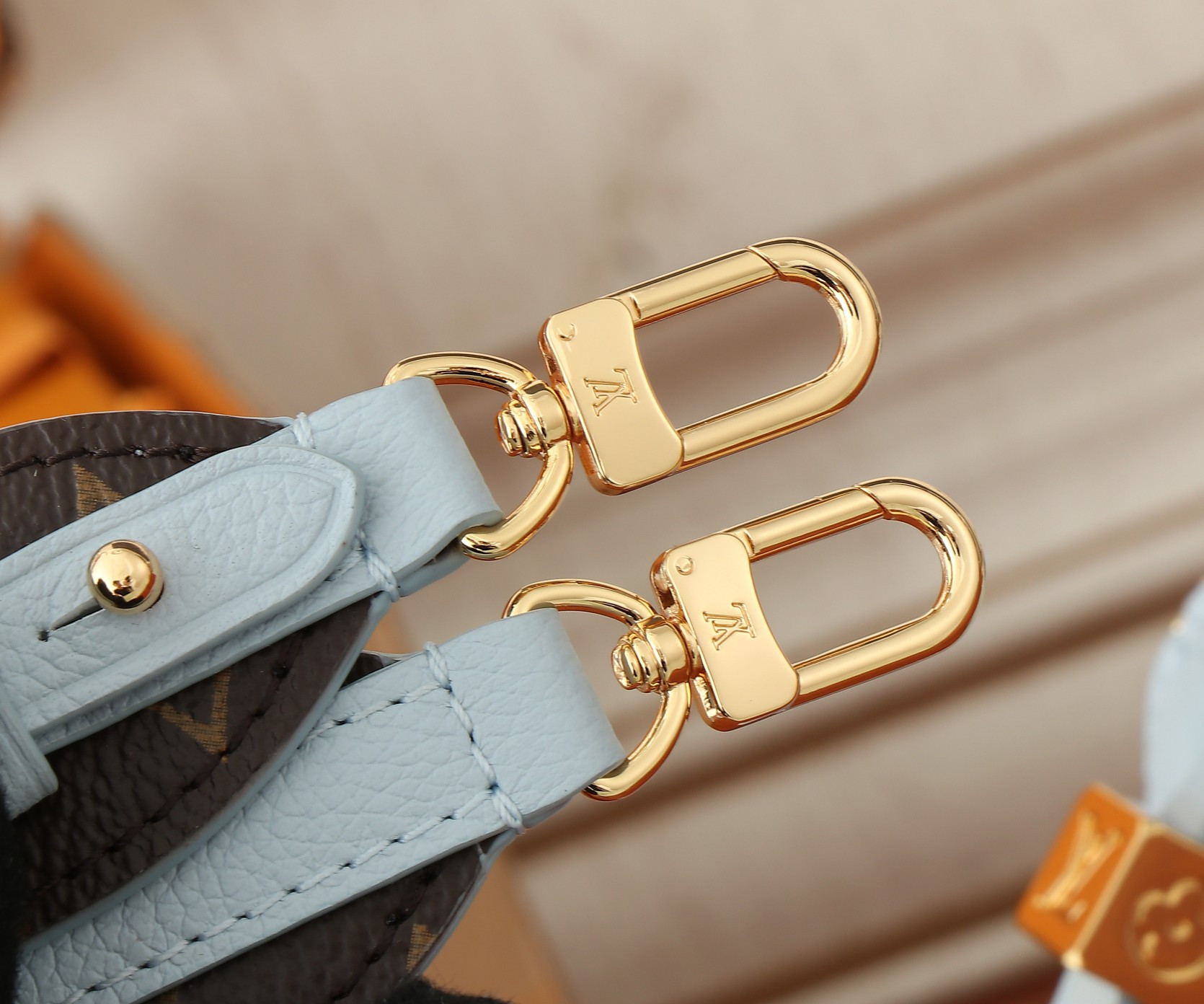 LV Speedy 18  M24604 18x12.5x11CM