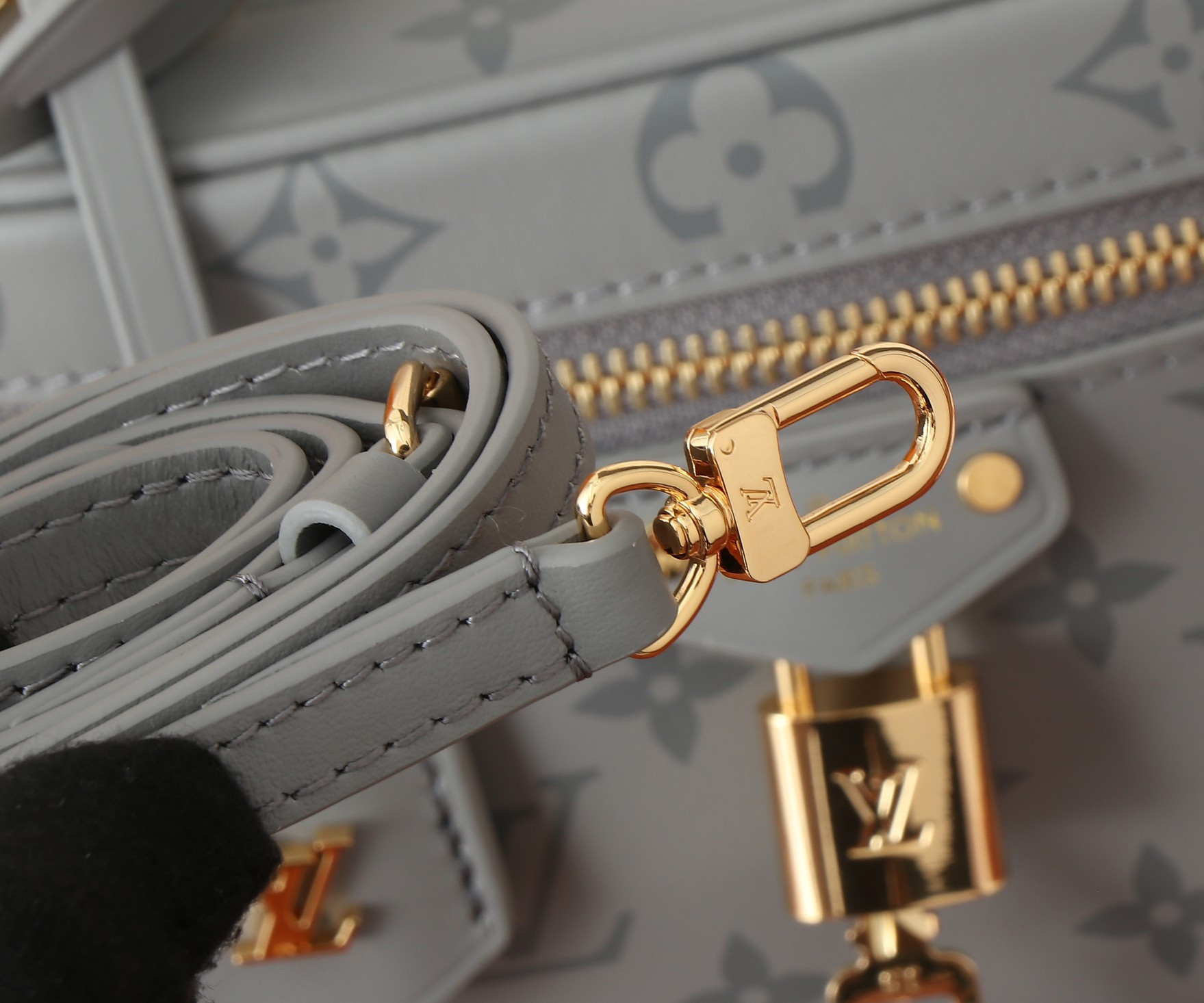 LV Vanity Chain Pouch Nice 24SS M12427 19x11.5x6.5CM