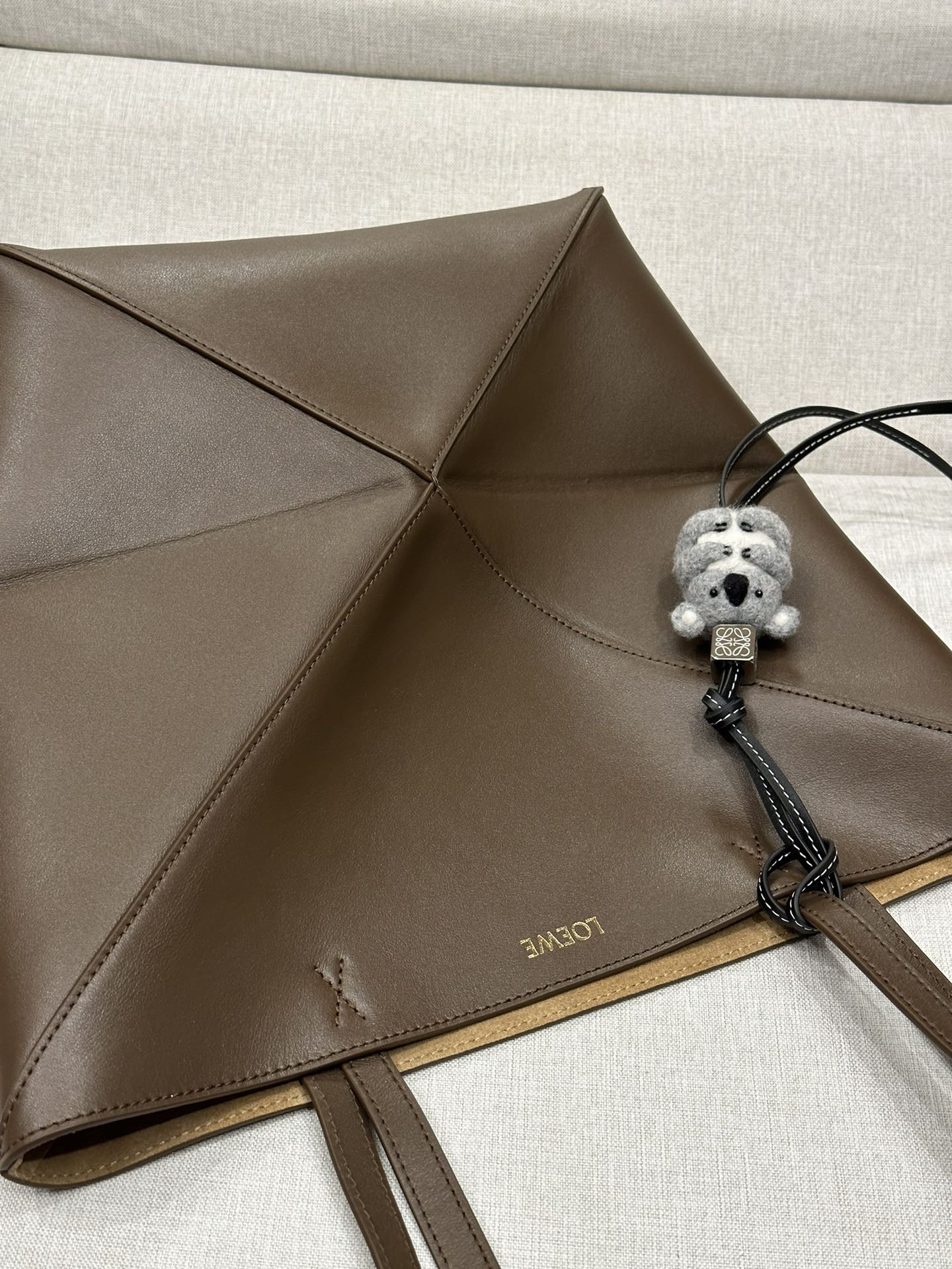 L0ew* medium puzzle fold tote in shiny calfskin 25.5x14.5x31.5cm