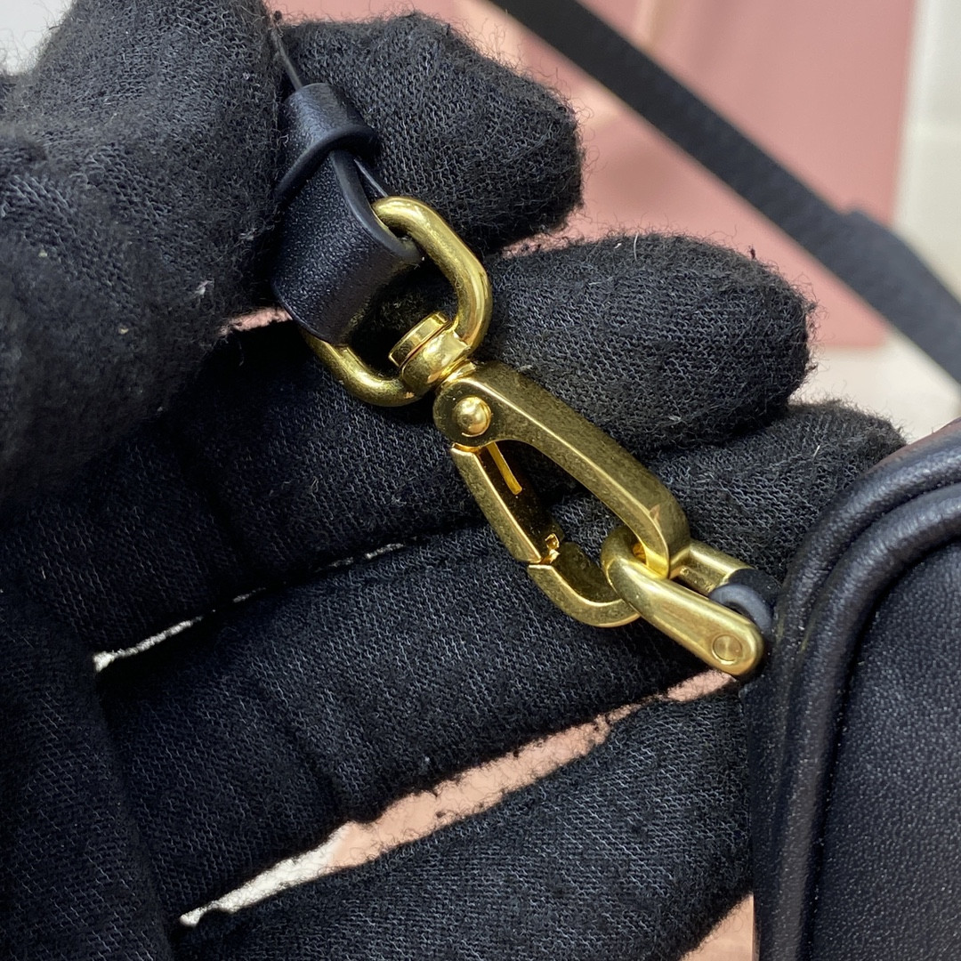 Miu Miu Leather micro bag 7x11x4cm