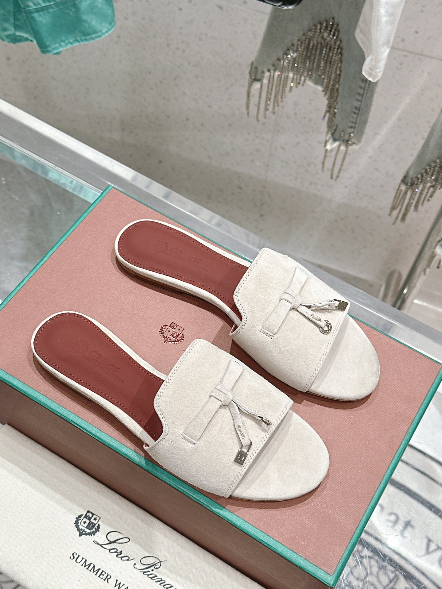 ua L**o p*ana summer charms sandal