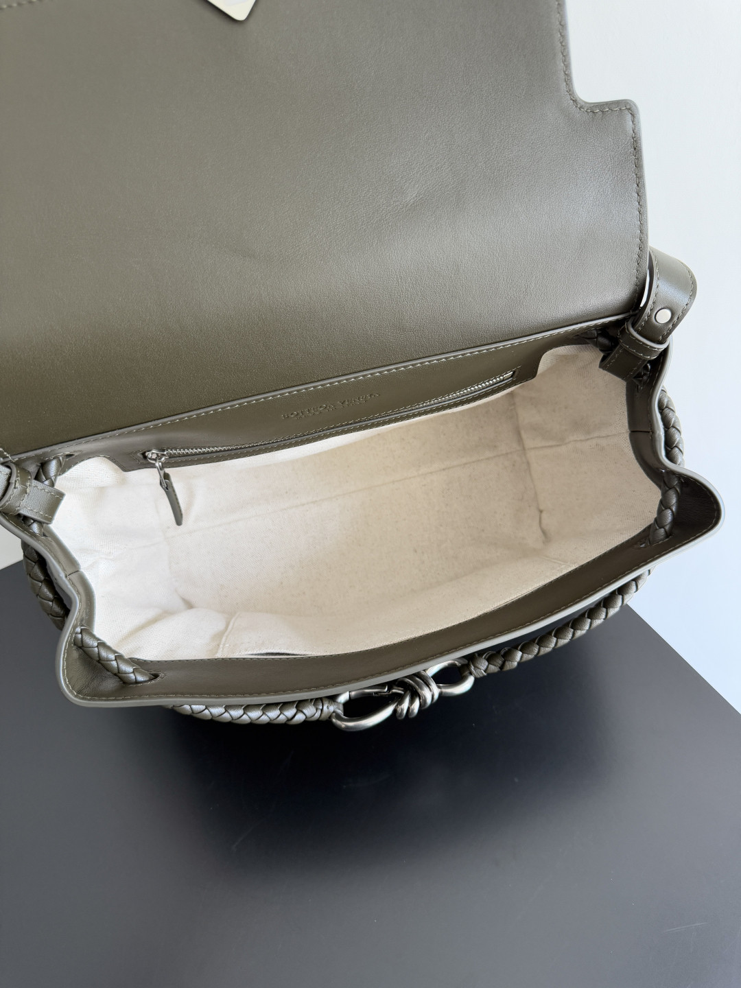 bo*te*ga Ve*ne*ta small andiamo messenger 29x20x13cm