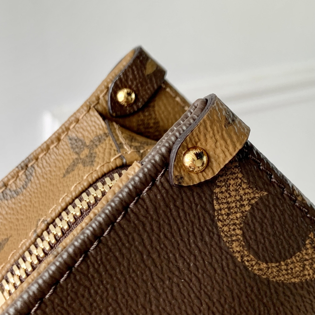 LV On the Go EW Chain M14236 25x13x10cm