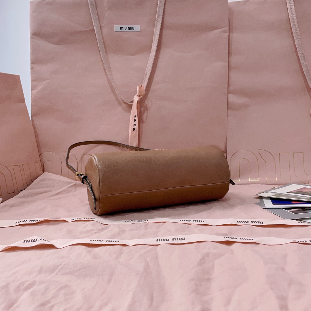 Miu Miu Nappa leather pouch 22x9x9cm