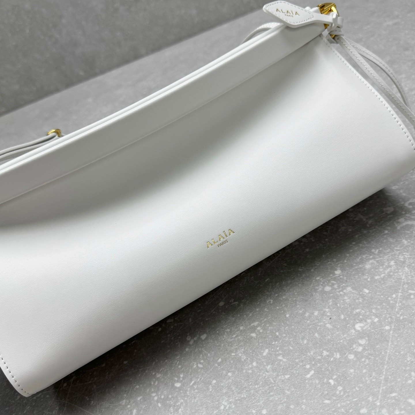 ALAÏA LE CLICK EAST WEST MEDIUM BAG 30x14x9cm