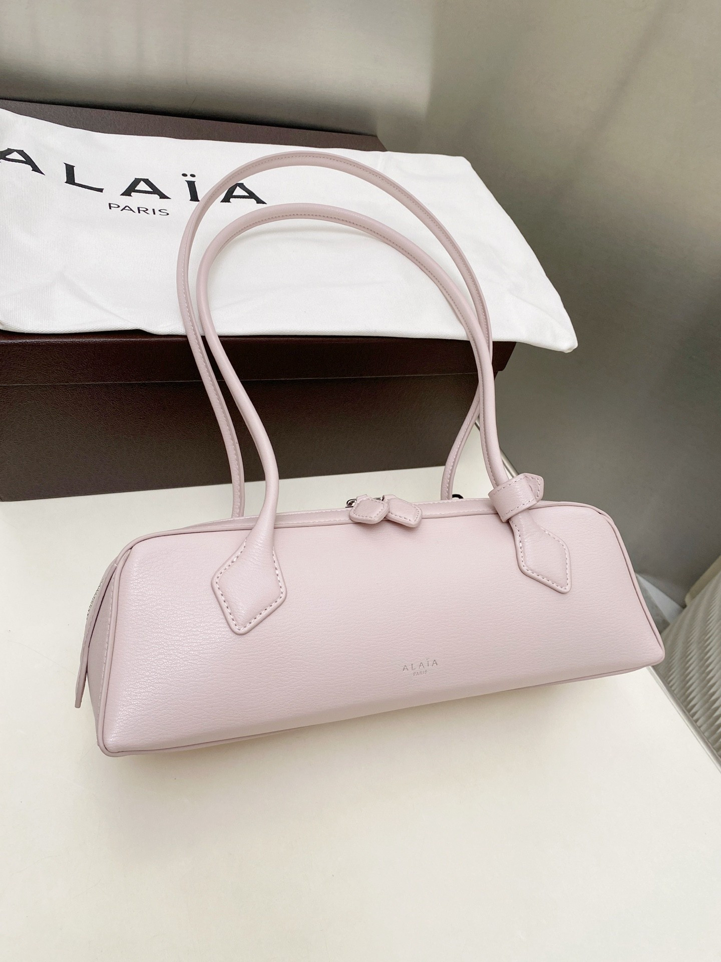 ALAÏA LE TECKEL MEDIUM BAG 33x11x10cm