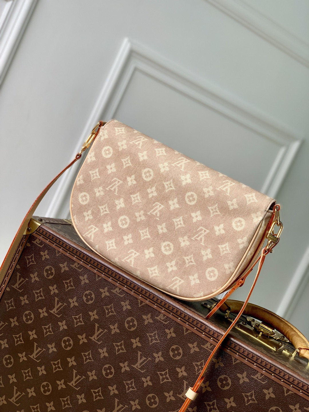 LV Escape M15134 30x21x7cm